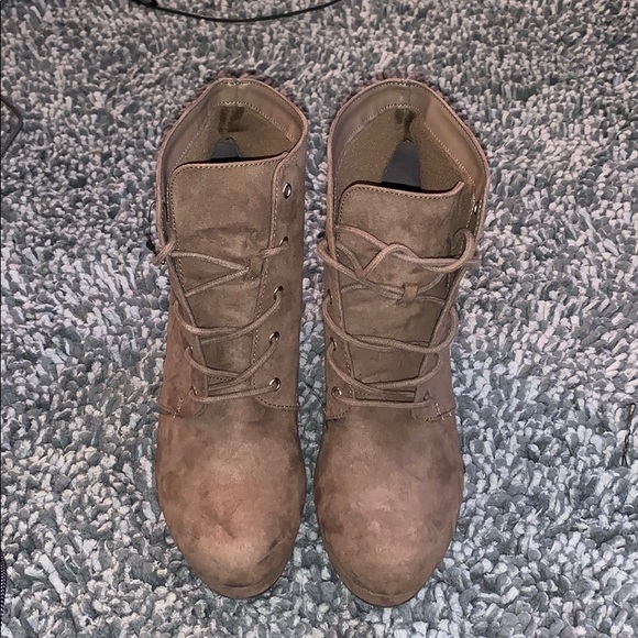 7.5 Fall Booties - Picture 2 of 3